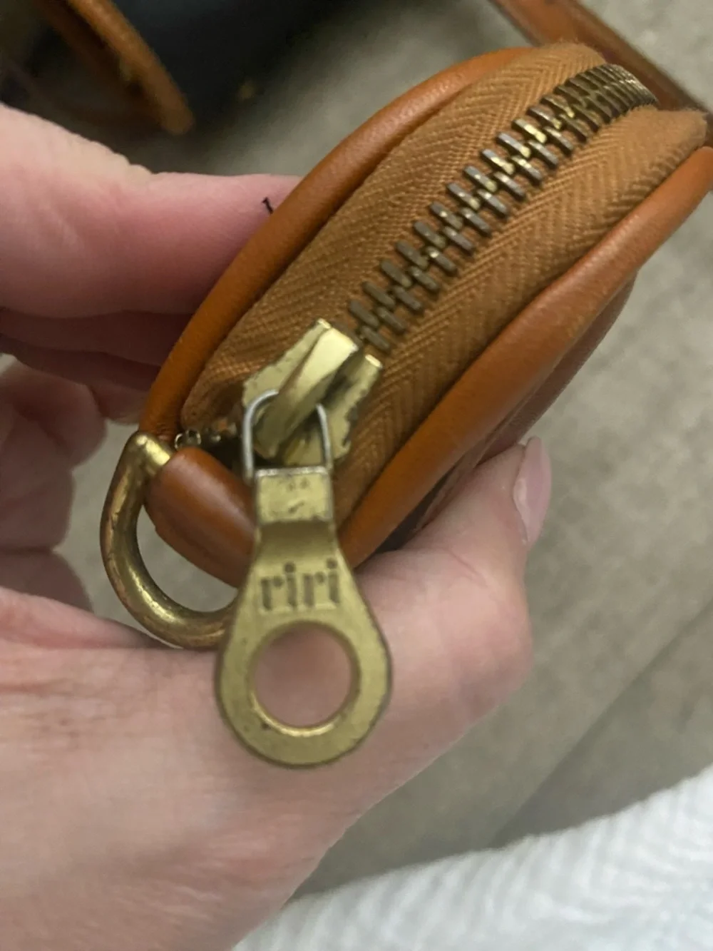 Vintage Dooney & Bourke Tan Leather Coin Pouch - Picture 4 of 12